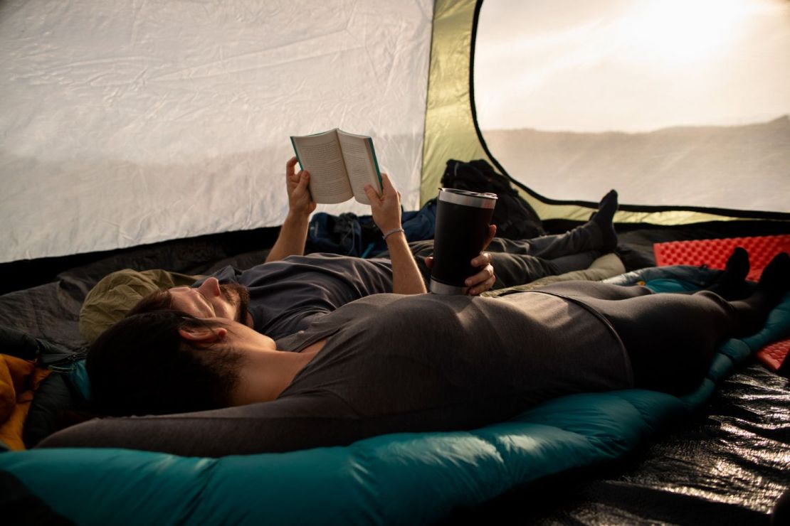 Guía para elegir colchonetas para dormir en montaña sin pasar frío