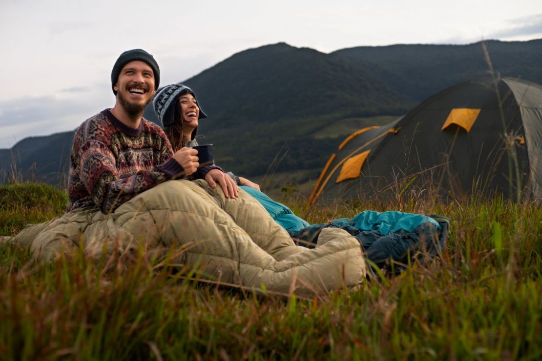 Equipo Esencial para Acampar en Pareja sin Complicaciones