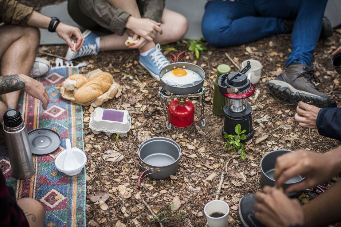 Equipos de cocina portátiles para campistas en el Parque Nacional Huasca de Ocampo, Hidalgo.