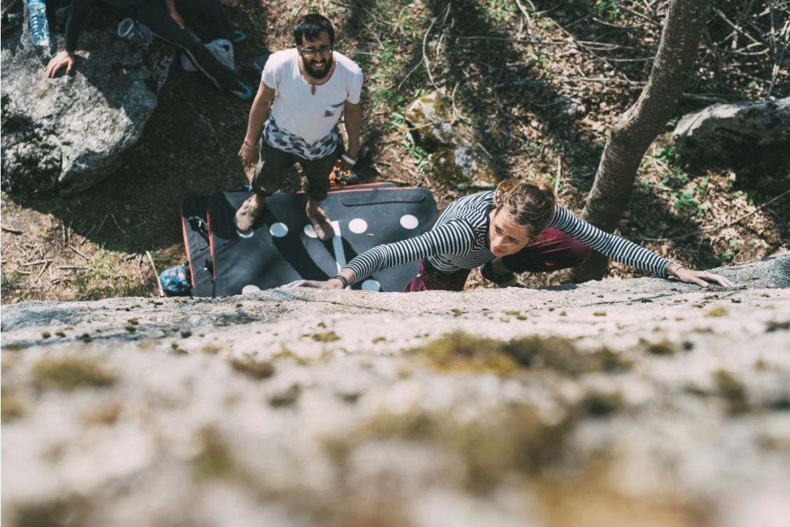 10 crash pads recomendados por escaladores pro para hacer boulder seguro