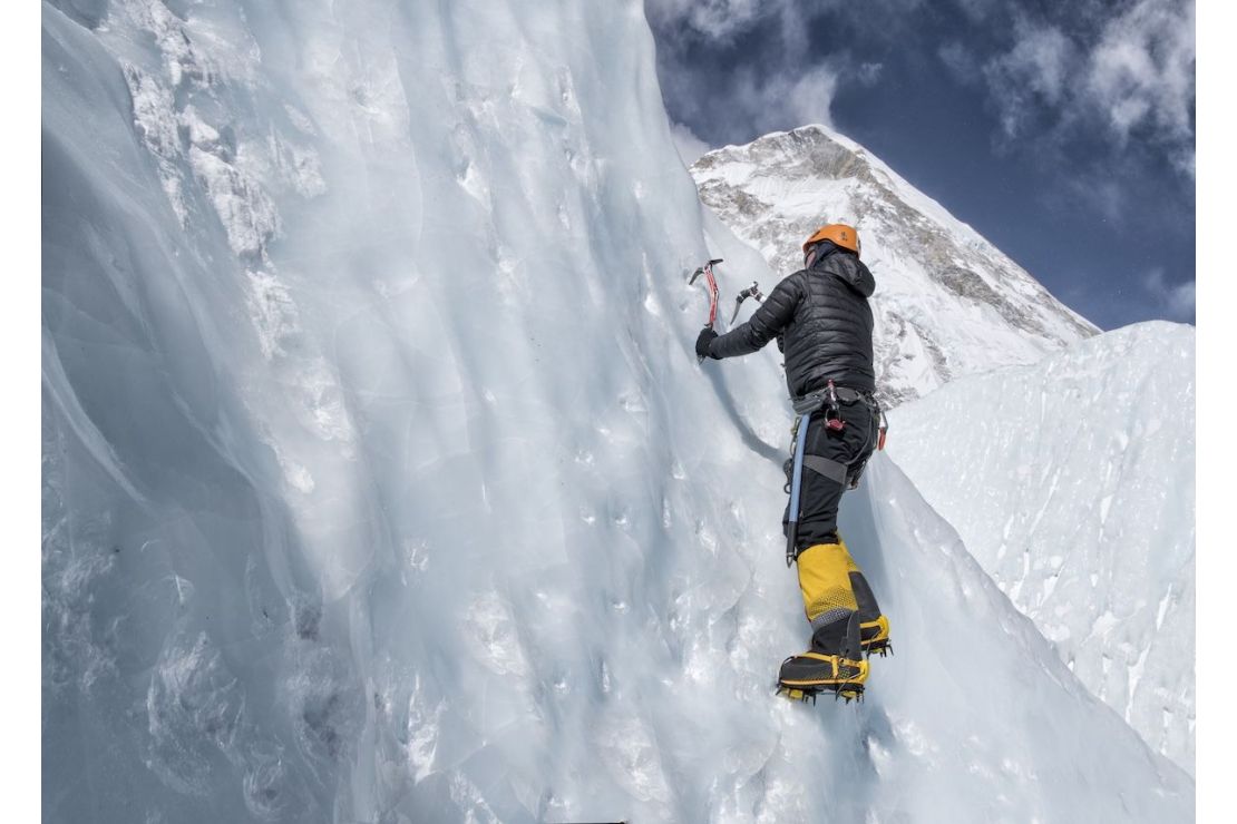 Cómo prepararte para escalar en clima frío y mantener la seguridad