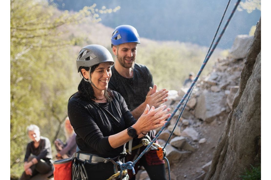 Equipo esencial que debes llevar en tu mochila de escalada