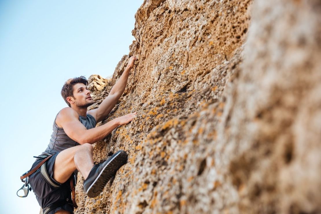 Domina las técnicas avanzadas de escalada en roca